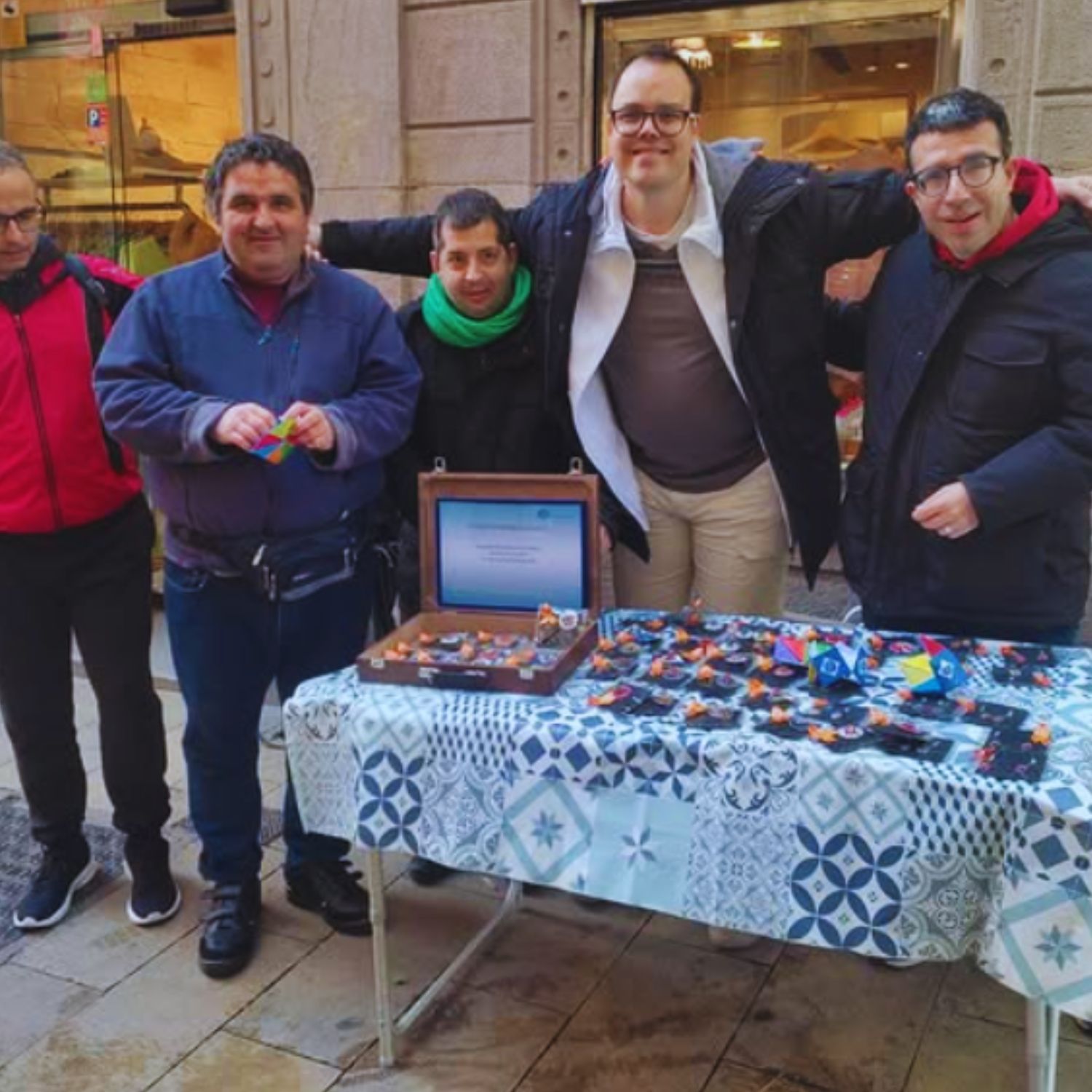 Som així